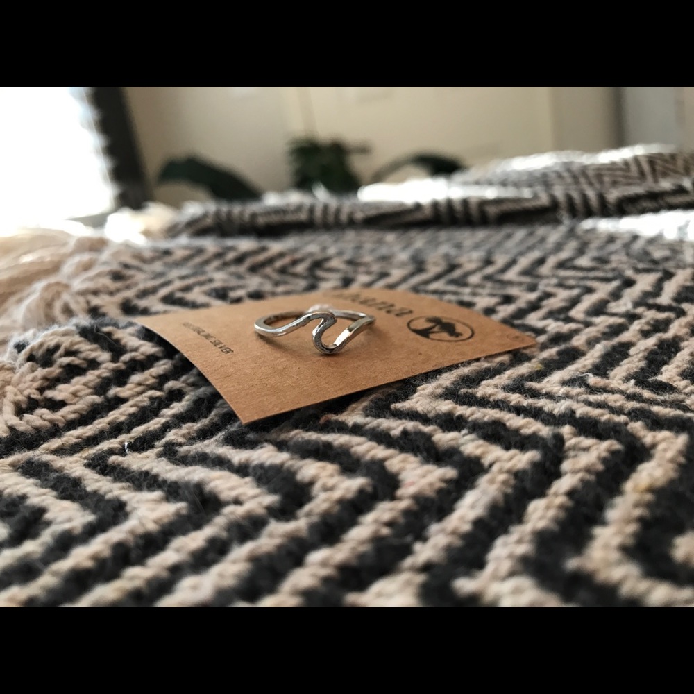 silver ohana wave ring! size 7
